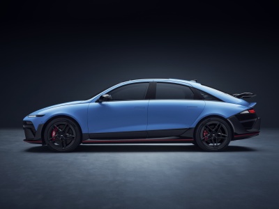 Hyundai Ioniq 6 N pokazuje pazur debiutując w Goodwood