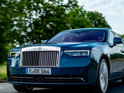 Rolls-Royce Ghost miał być tanim autem. To nie jest samochód dla milionera