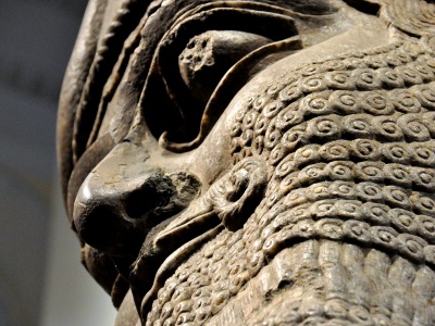 Dunin: Oko kosmity i asyryjskie lamassu