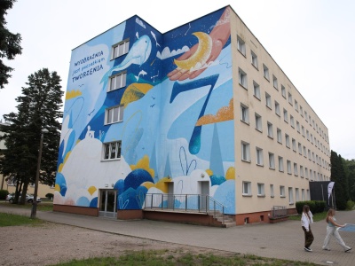 Kortowo. Sztuka na ścianach akademików. Nowy mural nawiązuje do potęgi wyobraźni [ZDJĘCIA]