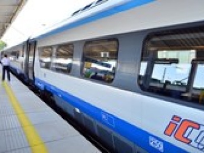 Dwa pociągi skierowane na siebie w Małopolsce. Błąd i duże opóźnienia na kolei