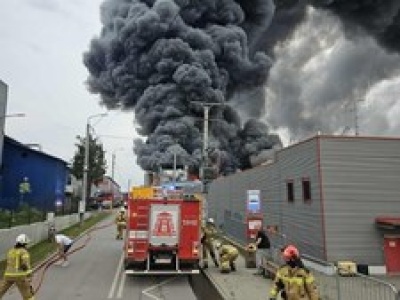 Ogromny pożar w Mińsku Mazowieckim. Płonie hala produkcyjna
