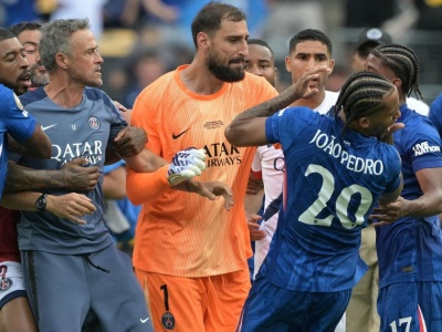 Skandal po finale KMŚ! Trener PSG postradał zmysły, uderzył piłkarza Chelsea [WIDEO]