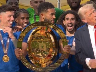Trump wygwizdany, ale totalnie kradnie show. Świętował razem z piłkarzami Chelsea
