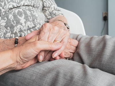 Bezpłatne opaski bezpieczeństwa dla świdnickich seniorów