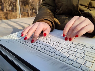 Laptop dla nauczyciela — nowe terminy i zasady ubiegania się o bon cyfrowy