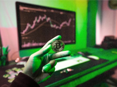 Bitcoin z nowym rekordem. Wyjaśniamy, co za tym stoi i czy warto jeszcze inwestować