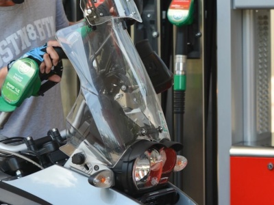 Jak zatankować motocykl? Trzeba pamiętać o jednej zasadzie