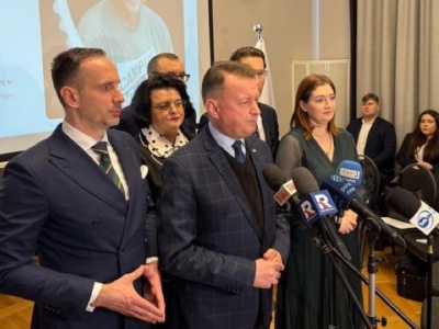 Błaszczak: UE stosuje szantaż. Albo przystajecie na pakt migracyjny i przyjmujecie „inżynierów”, albo nie dostajecie pieniędzy