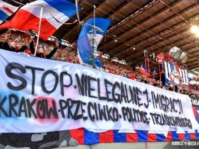 Marsz kibiców Wisły przeciw imigrantom. Profesor UJ: „To uderza we własnych piłkarzy”