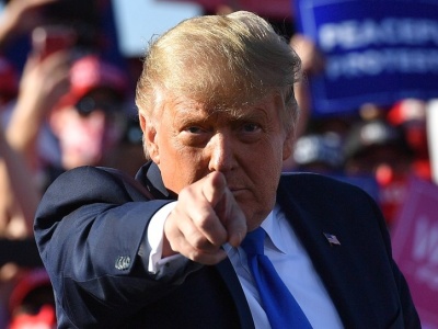 Donald Trump sprawdza 