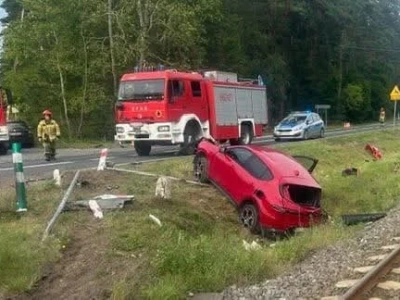 Zderzenie szynobusu z samochodem. Dwie osoby ranne