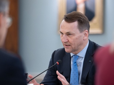 Węgry odpowiadają Sikorskiemu. „Podżega do wojny”