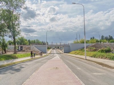 Nowy Sącz zyskał nowy wiadukt kolejowy. Ulica Krakowska otwarta – koniec z korkami i ryzykiem na przejeździe!