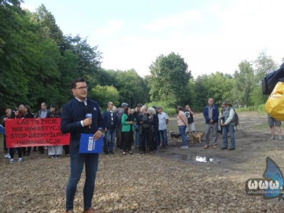 Nie chcą nowych bloków. Protest mieszkańców Dąbrowy w TVP
