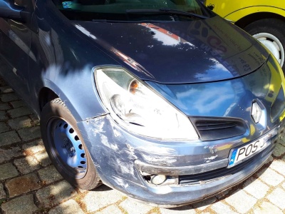 Zderzenie Renault i Lexus (ZDJĘCIA)