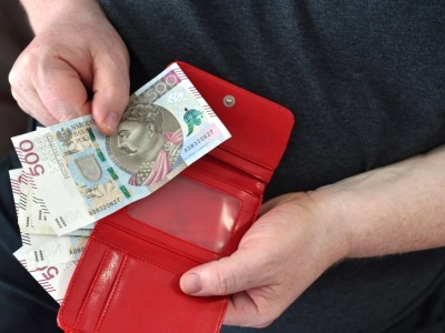 Limit dorabiania przy rencie rodzinnej. Tej kwoty nie można przekroczyć