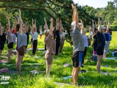 Joga pod chmurką przy dźwiękach gongów