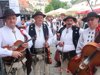Z pola na scenę. Ludowi artyści pokazali wielką klasę w Kazimierzu
