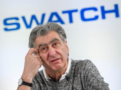 „Bankierzy chcą, byśmy zarabiali jak najwięcej pieniędzy. Cieszyliby się, gdybyśmy przenieśli produkcję do Chin”. Szef Swatch Group odpiera zarzuty inwestorów