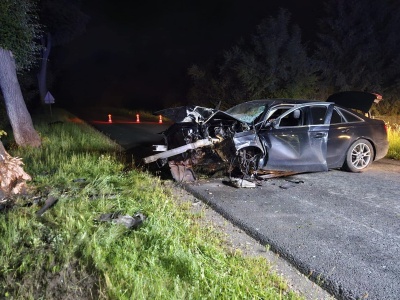 Nocny rajd zakończony tragedią – Audi wbiło się w drzewo