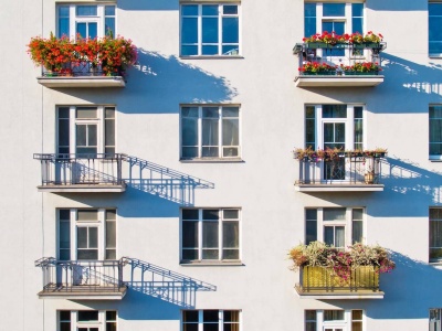 Kolorowe balkony poszukiwane! Olsztynianie mogą zawalczyć o tytuł „Balkonu Roku 2025”