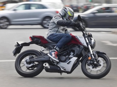 Prawo jazdy kat. B pozwala jeździć motocyklami i to nie tylko 125