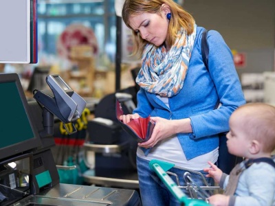 Biedronka obniżyła ceny o 7 proc., Netto podniosło o 7 proc. Efekt? Zobacz ranking