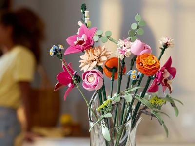 Promocja na zestaw LEGO Botanicals - piękny bukiet różowych kwiatów za 153,99 zł