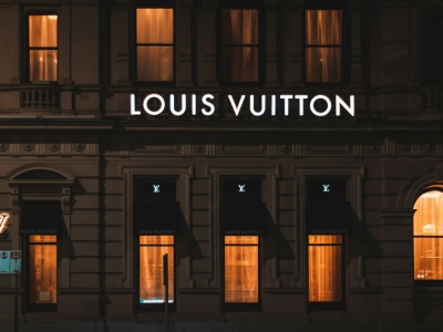 Skandal w Louis Vuitton. Luksusowa marka jest podejrzana w sprawie prania pieniędzy!