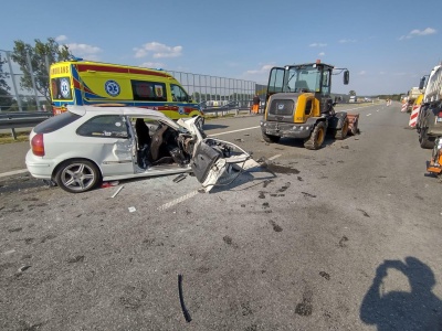 Groźny wypadek na S8. Ranne są 4 osoby, interweniował helikopter LPR