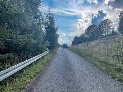 Nie żyje 12-letni chłopiec. Ciało przy drodze, w rowie hulajnoga elektryczna