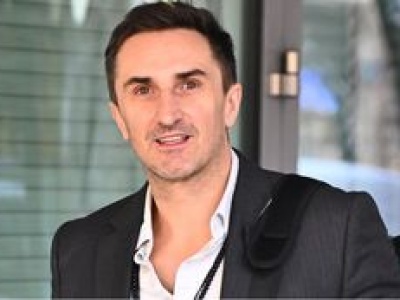 Sebastian Karpiel-Bułecka kiedyś WYLECIAŁ z podstawówki. Swoje dzieci posłał do katolickiej szkoły