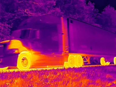 Dron z kamerą termowizyjną do kontroli ciężarówek – badanie hamulców oraz opon