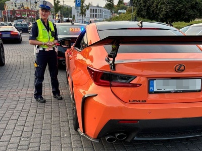 „Stop – drift” w Lublinie. Policja znów uderzyła w brawurowych kierowców. Dziesiątki zatrzymanych dowodów rejestracyjnych [ZDJĘCIA]