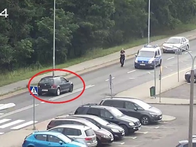 Grudziądz. Pijany 35-latek ukradł samochód i potrącił policjantkę [wideo]