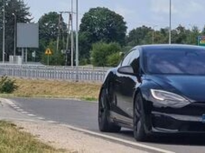 Pędził Teslą 191 na godzinę. Dostał 15 punktów i 5000 mandatu
