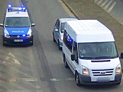 Ukrainiec przewoził 15 imigrantów