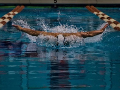 Michael Phelps poza areną pływacką
