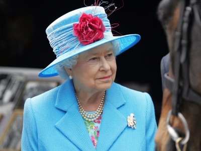 Największa w historii wystawa kreacji Elżbiety II. Royal Collection Trust organizuje ją z ważnego powodu