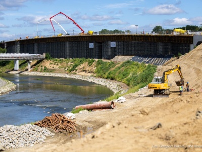 80 godzin lania betonu na estakadzie. Kolejna akcja betonowania w ciągu Wisłokostrady