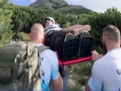 Filip z porażeniem mózgowym zdobył Giewont z pomocą wolontariuszy