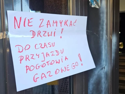Woń gazu obudziła mieszkańców bloku. Reakcja lokatorów była wzorowa