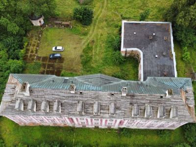 Policjanci zatrzymali mężczyzn odpowiedzialnych za kradzież miedzianego dachu z pałacu Sapiehów – straty przekraczają 600 tysięcy złotych