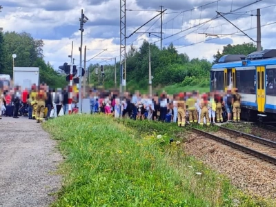 Ewakuacja na torach. Pociąg Kolei Śląskich wjechał w sieć trakcyjną