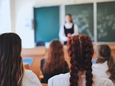 Samorządy naciskają na MEN. Chodzi o nadgodziny nauczycieli