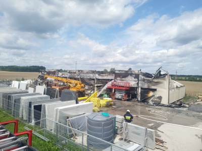 Pożar hali zakładu kamieniarskiego w Kolembrodach