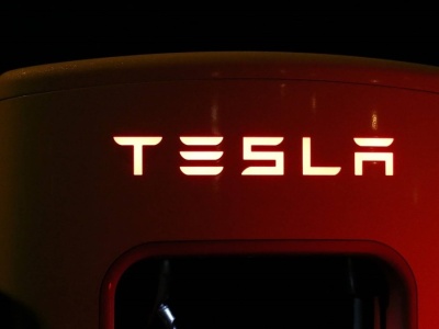 Tesla na zakręcie. Akcje i sprzedaż w dół