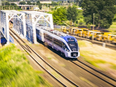 Nowe piętrowe pociągi dużych prędkości powstaną w Polsce