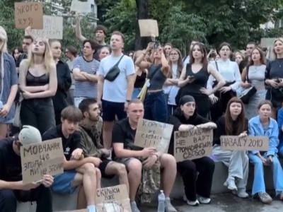 Nowe prawo Zełenskiego wywołuje gniew Brukseli i protesty społeczne
